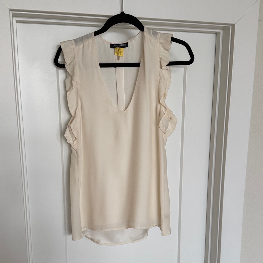 Ellen Tracy 💯 silk Cream Ruffle Blouse